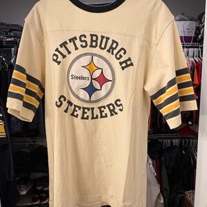 Mitchell & Ness Cream T-Shirt & Black Hoodie